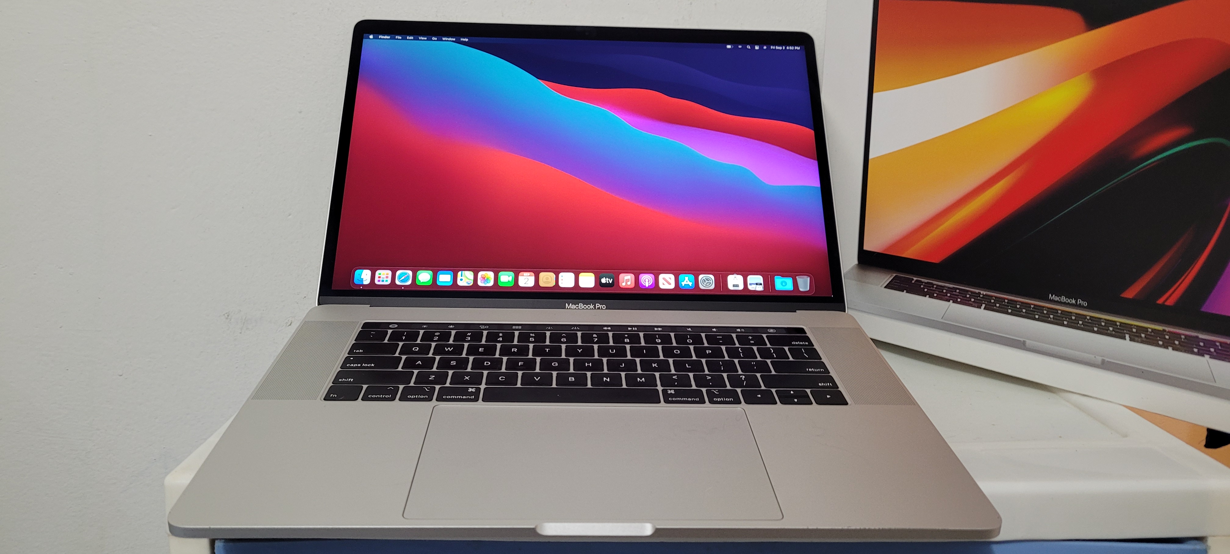 computadoras y laptops - apple Macbook pro Retina 15 Pulg Core i7 Ram 16gb ddr4 Disco 512gb SSD año 2018