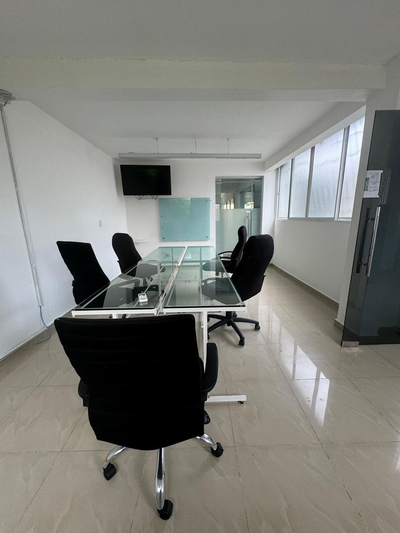 oficinas y locales comerciales - Oficina de 110m², proximo de la zona colonial 5