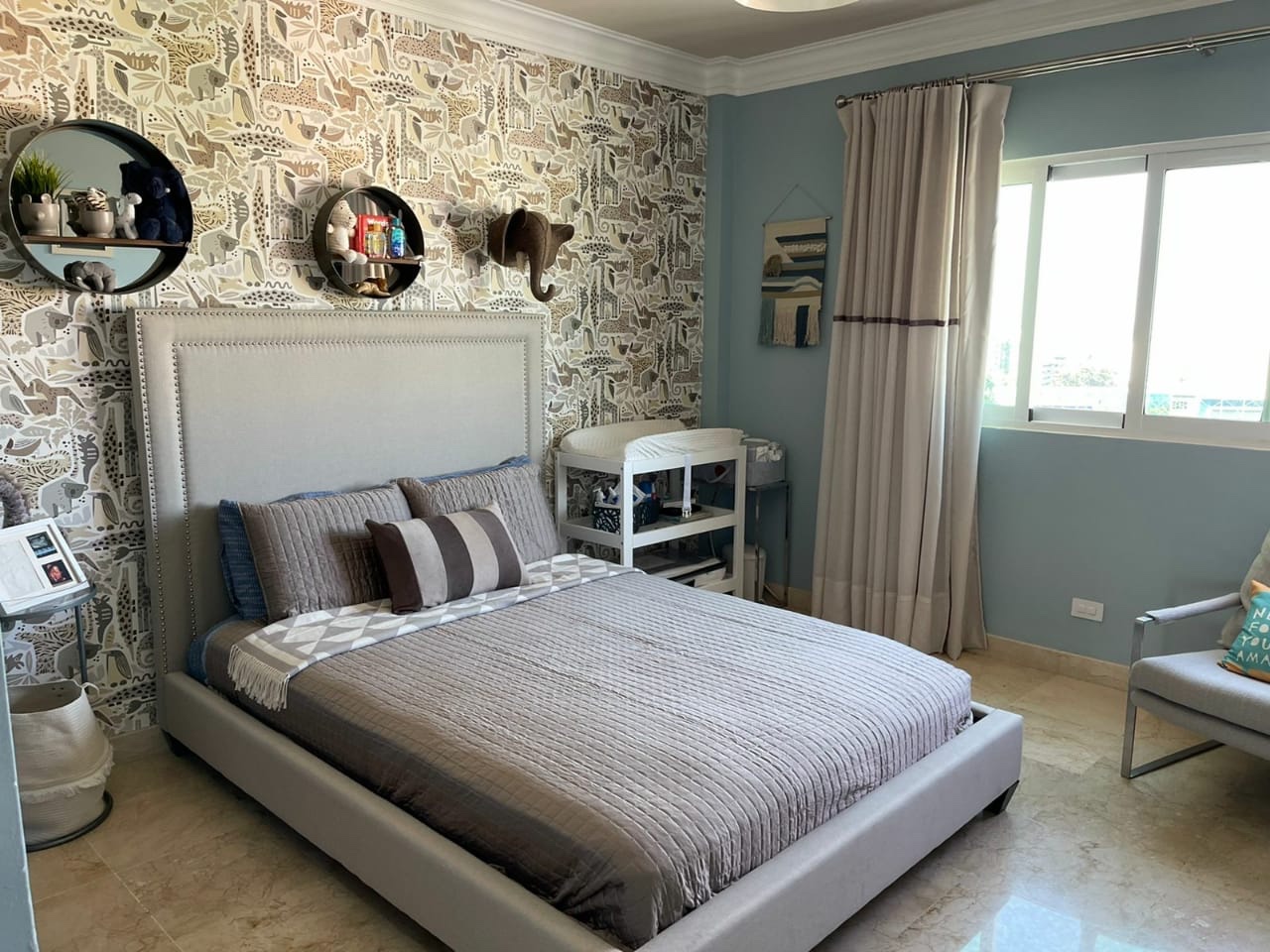 apartamentos - Vendo apto en en La esperilla 
Piso alto 
331. Mts. 
Us$ 550,000 8