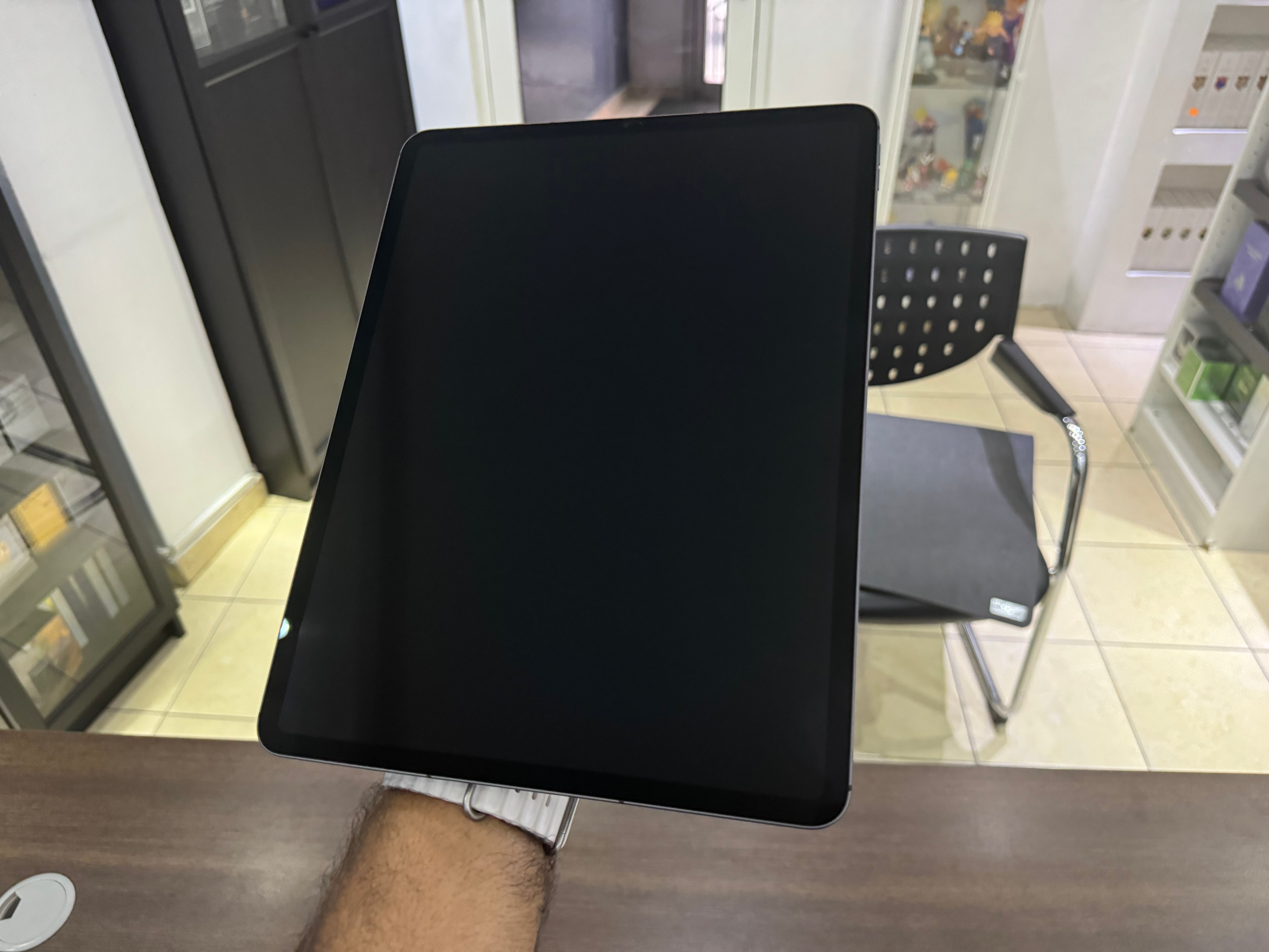 celulares y tabletas - iPad Pro 12.9 -inch 128GB 6ta Gen Wi-Fi + Cel RD$  1