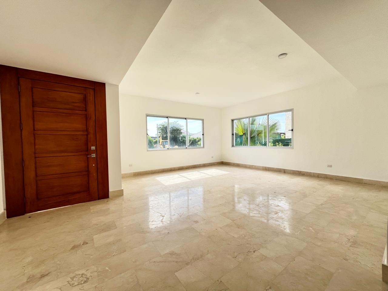 casas vacacionales y villas - Vendo increíble Villa en punta cana dos niveles 4 habitaciones con baño 4 parque 4