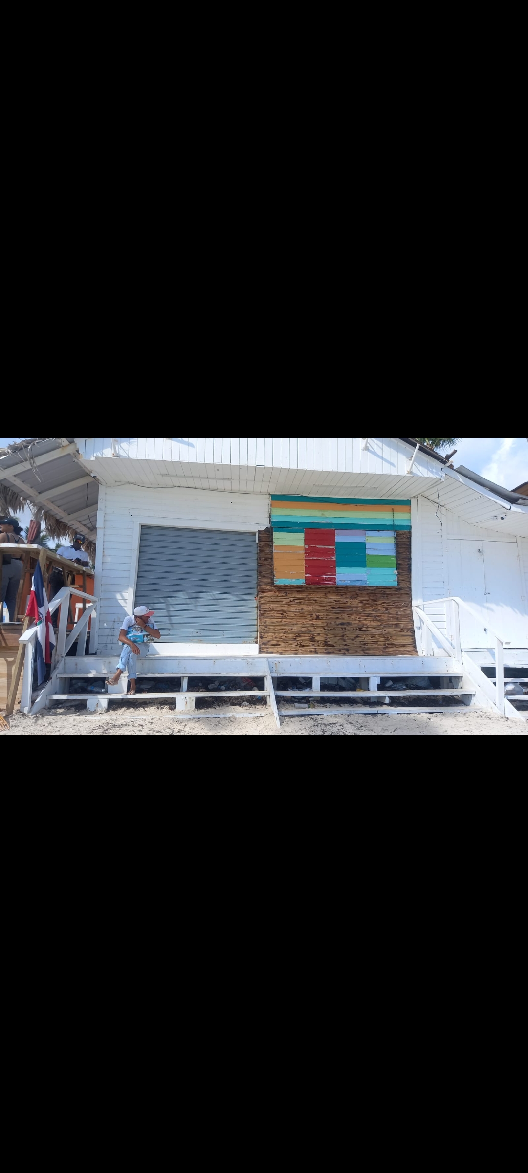 oficinas y locales comerciales - Estratégico Local Primera Línea de Playa Cortesito cuánta con baño 3