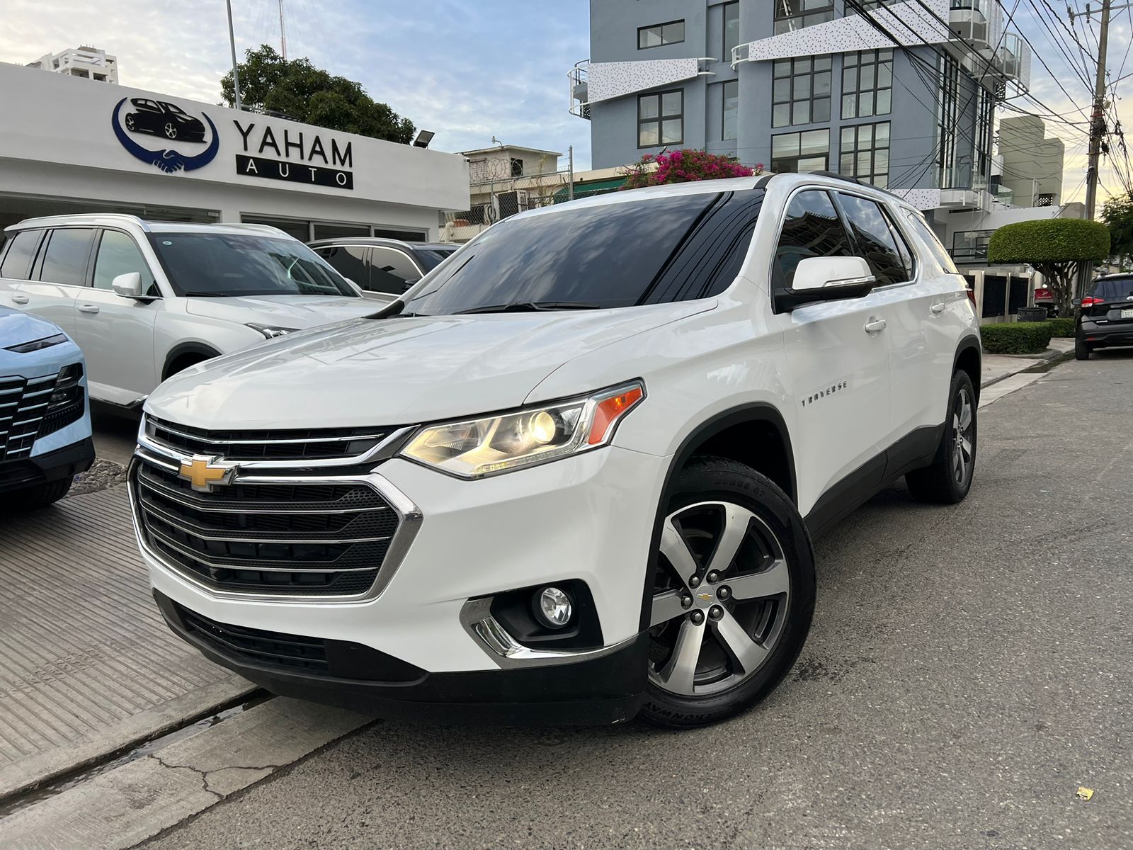 jeepetas y camionetas - CHEVROLET TRAVERSE 2021