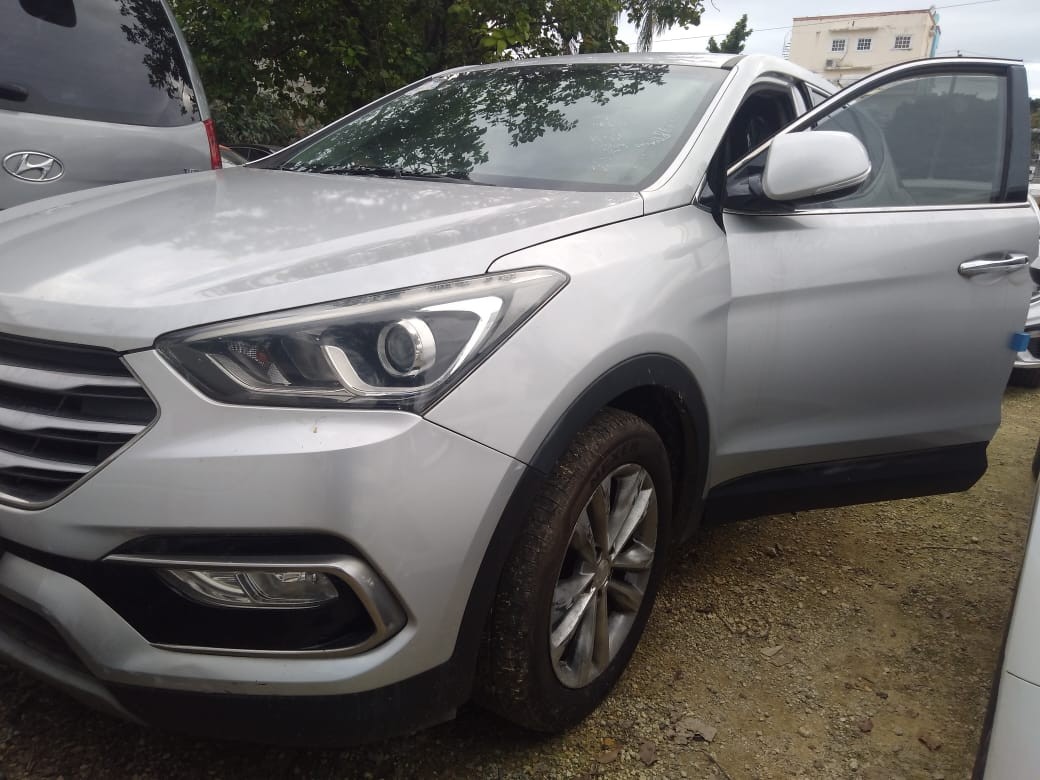 jeepetas y camionetas - HYUNDAI SANTA FE 2018 GRIS 2