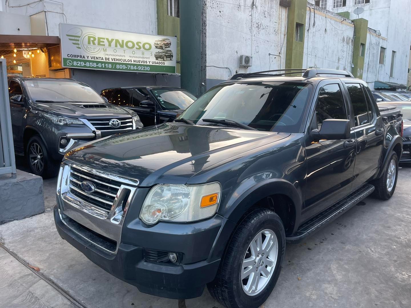 jeepetas y camionetas - FORD EXPLORER SPORT TRAC XLT 2010 4