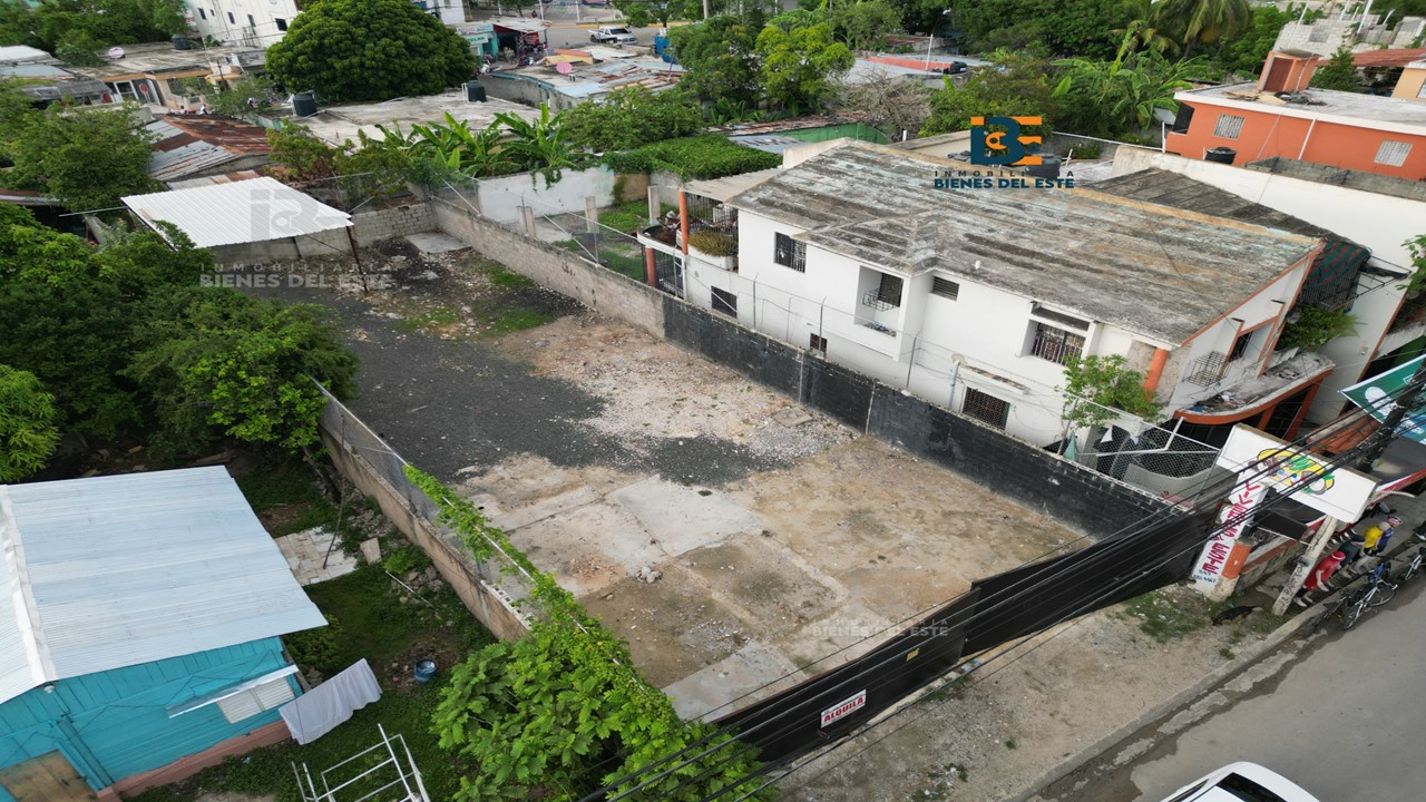 solares y terrenos - Solar con 341 Metros  Frente al Complejo Deportivo 6