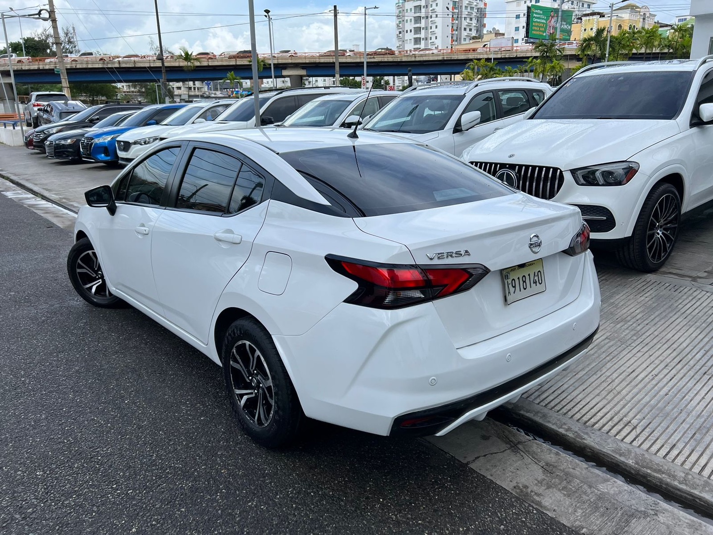 carros - NISSAN VERSA 2021 BLANCO 3