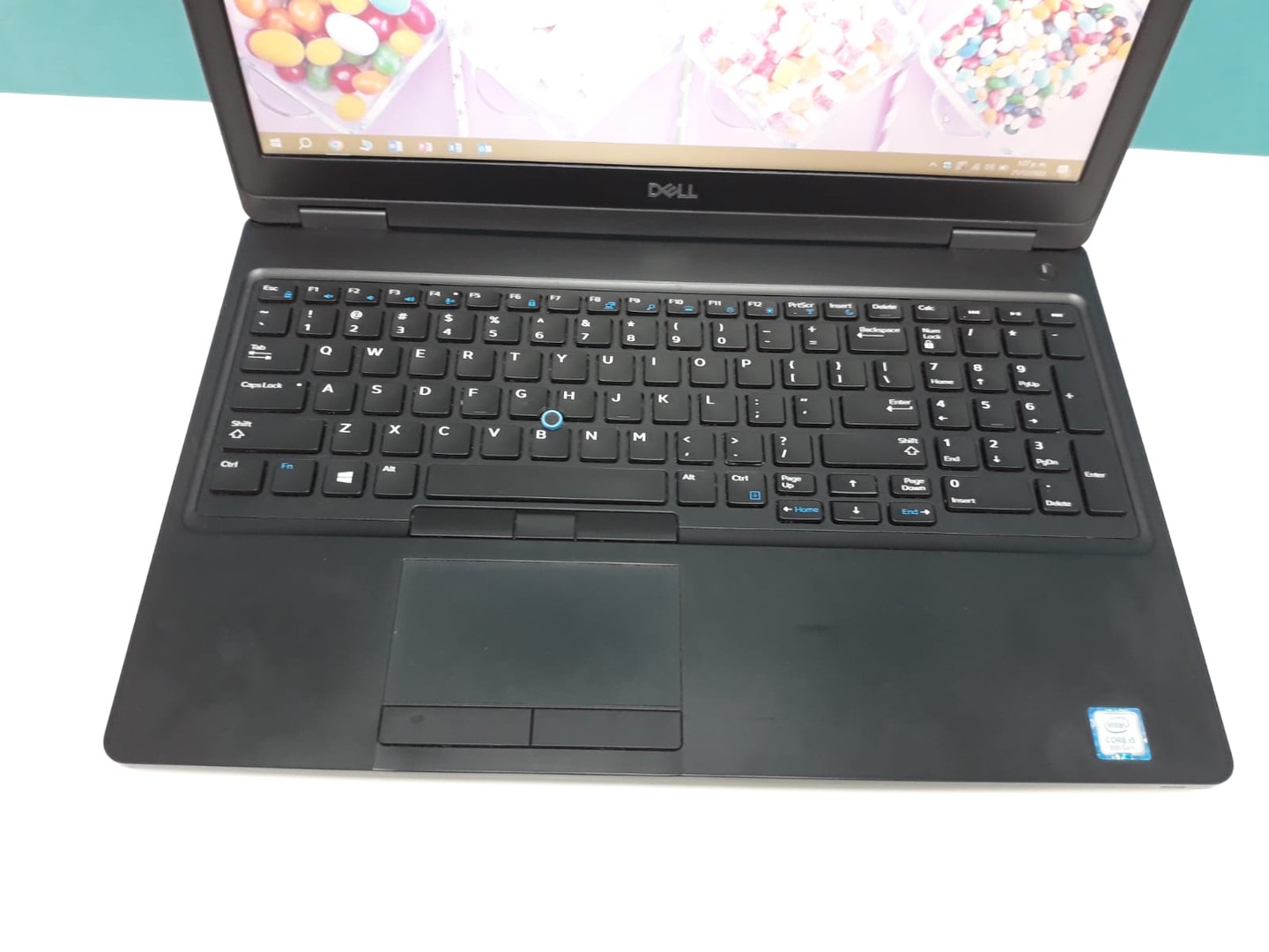 computadoras y laptops - Laptop, Dell Latitude 5590 / 8th Gen, Intel Core i5 / 8GB DDR4 / 240GB SSD
 5