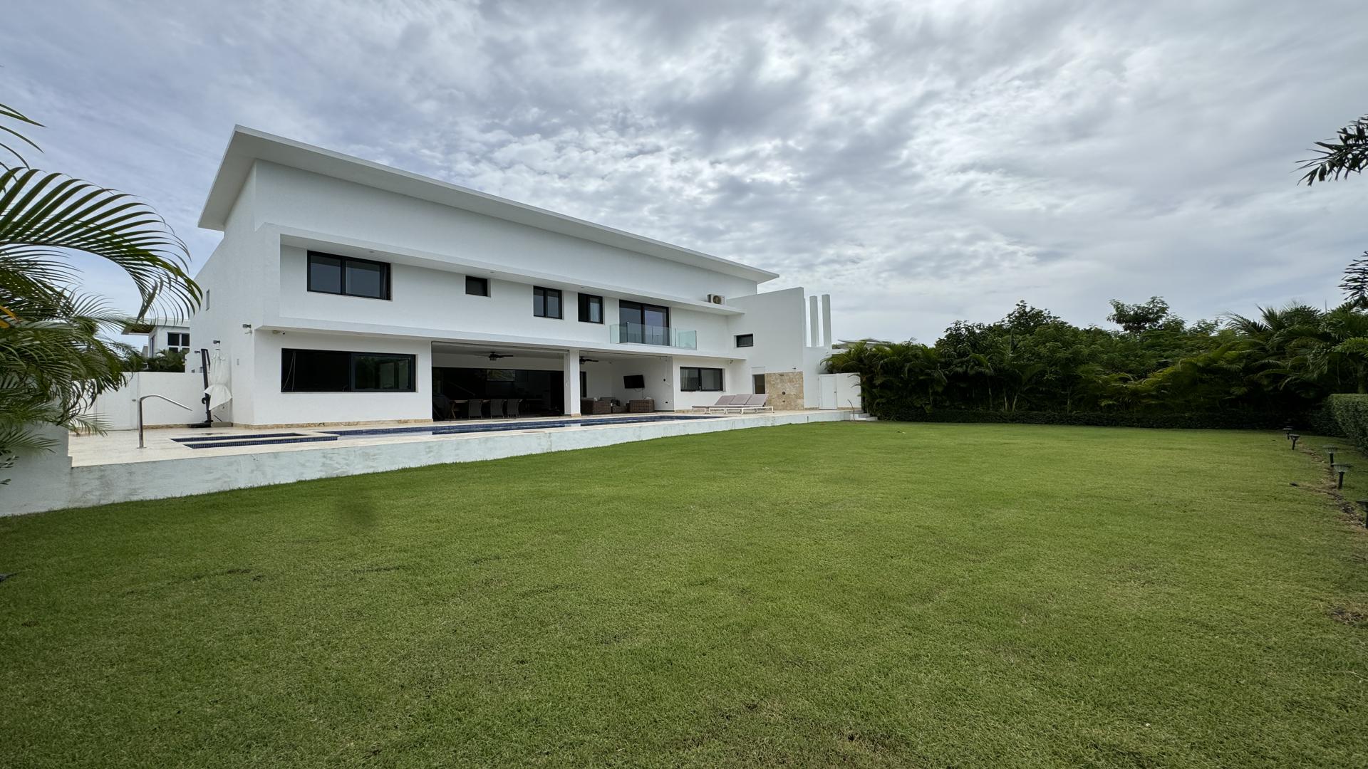 casas vacacionales y villas - Renta Villa Punta Cana Village 4 Habitaciones, Amueblada, en Cul-de-Sac, Piscina