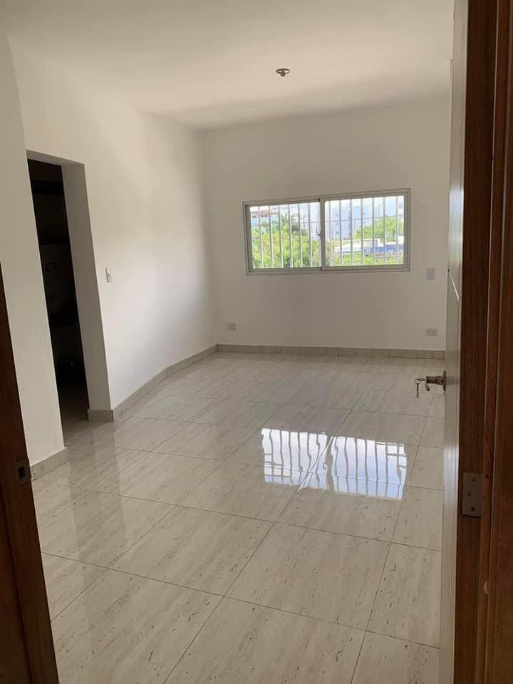 casas - CASA EN VENTA EN RESIDENCIAL CERRADO EN LA ROMANA. 3