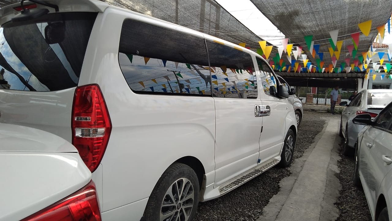 jeepetas y camionetas - HYUNDAI GRAND STAREX 2020 BLANCA 3