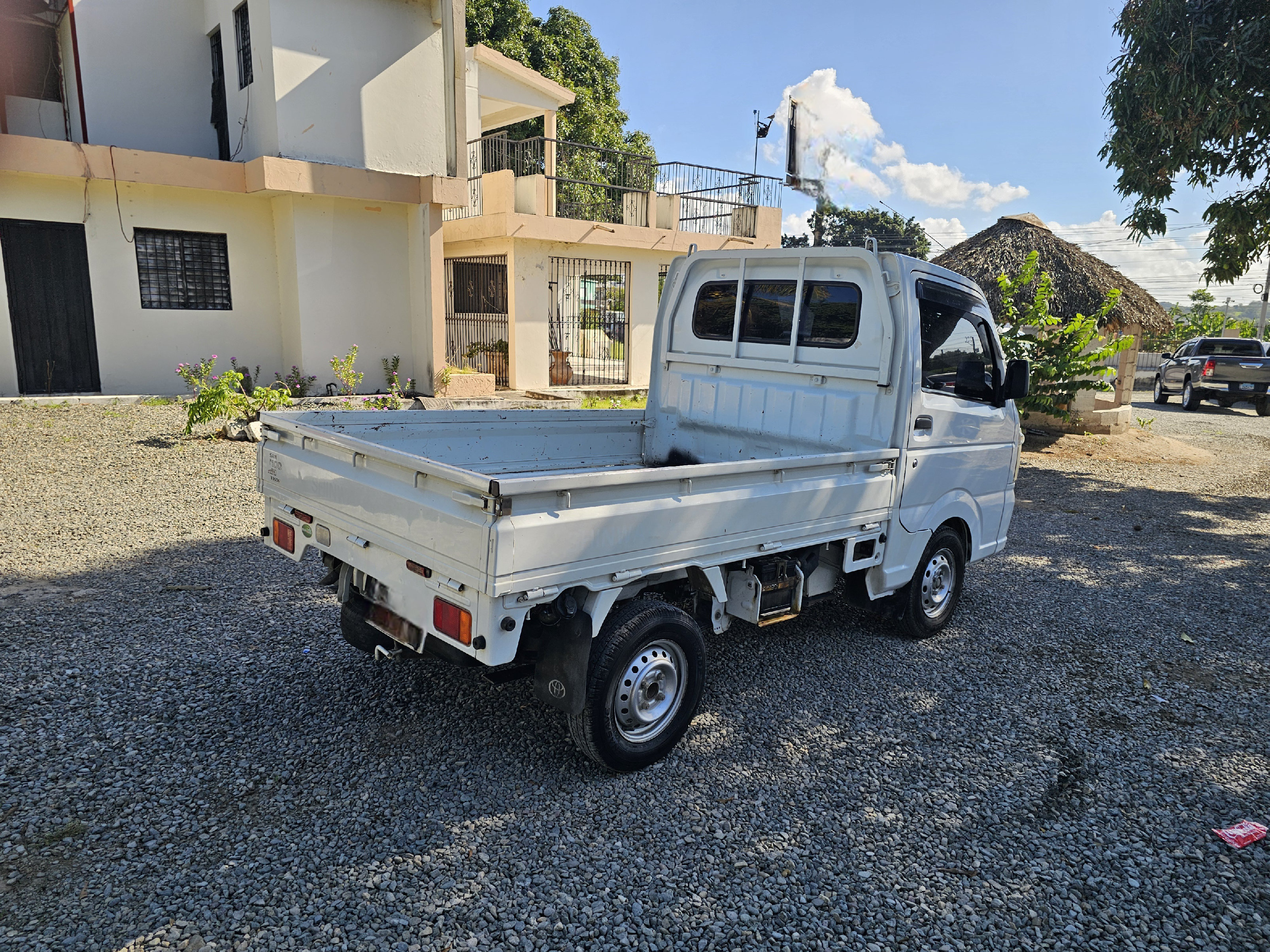 camiones y vehiculos pesados - Nissan NT100 año 2016  3