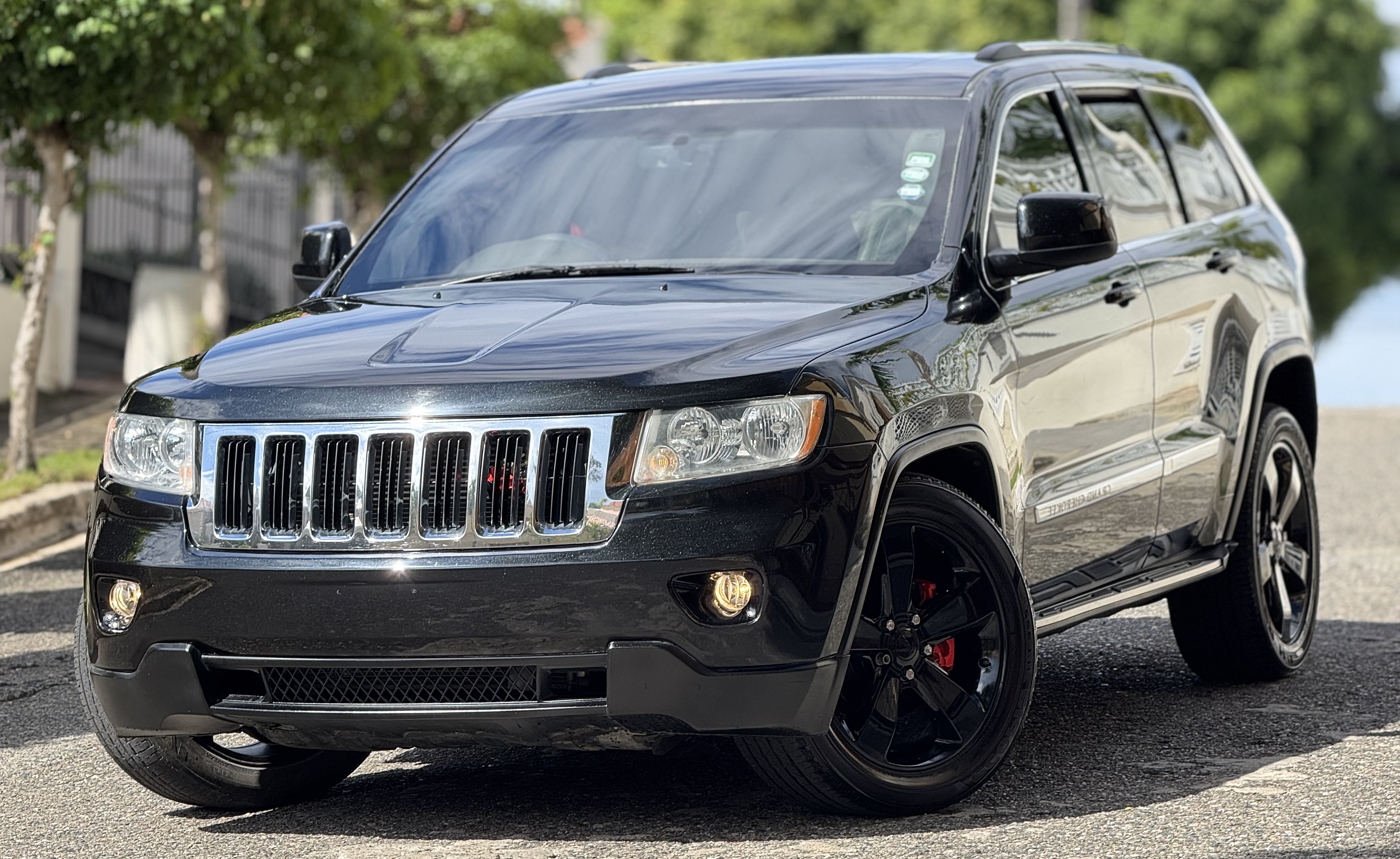 jeepetas y camionetas - Jeep Grand laredo 4x2 panorámica  2011