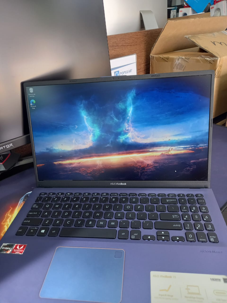 computadoras y laptops - Laptop Asus VivoBook 15 AMD RYZEN 3 8GB 128 SSD 1