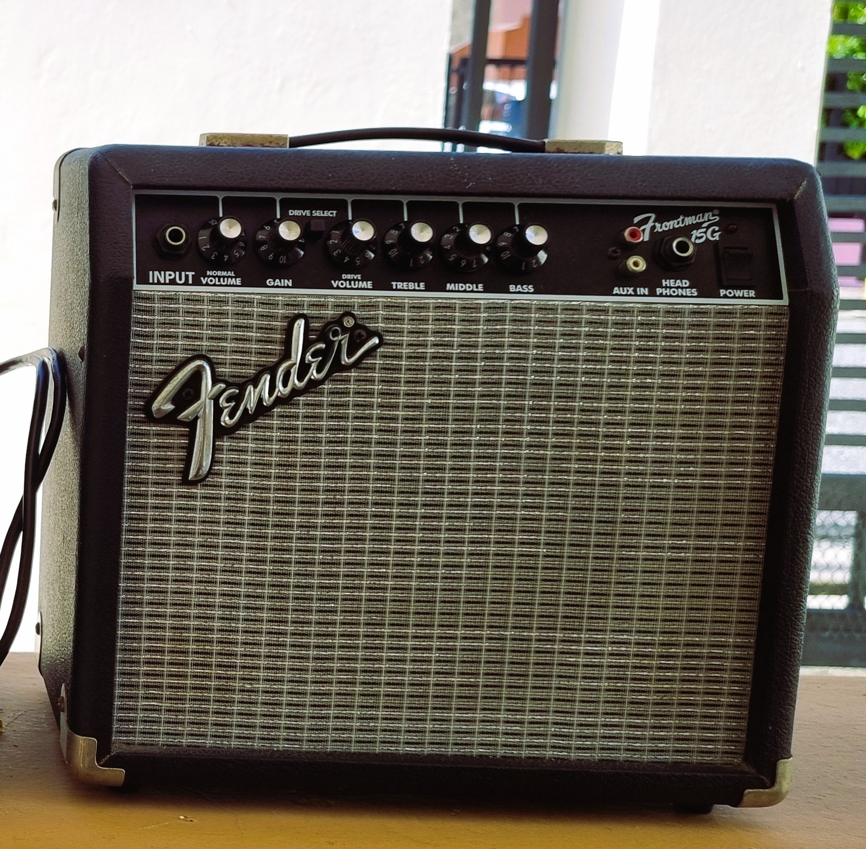 otros electronicos - SE VENDE AMPLIFICAD DE GUITARRA FENDER FRONTM 15G