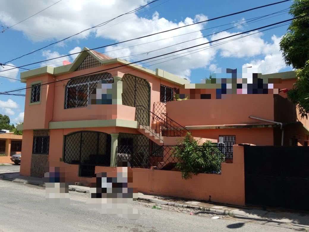 otros inmuebles - Venta De Edificio En Quisqueya, De Oportunidad  2