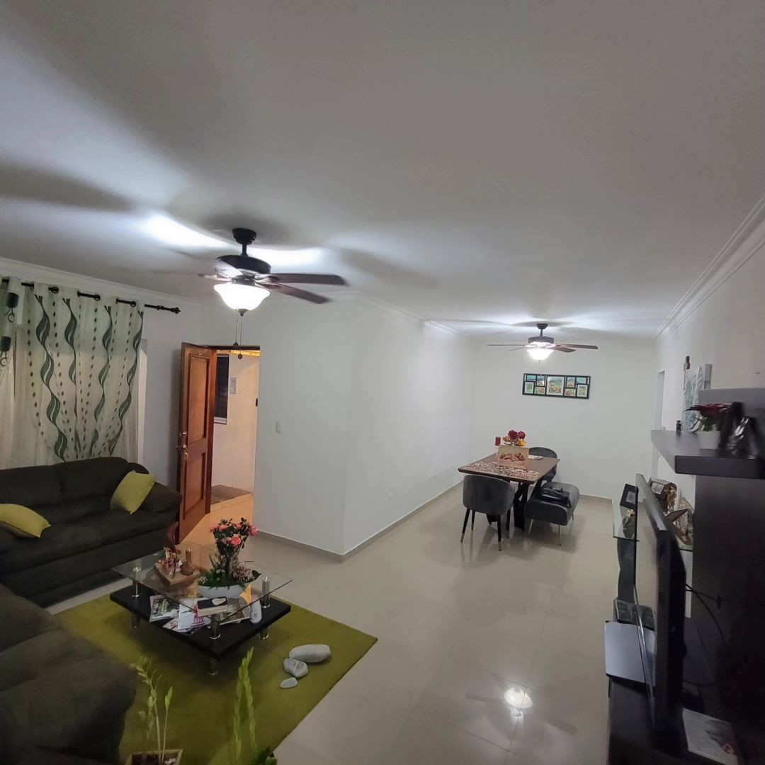 apartamentos - VENDO Amplio Primer Piso de Oportunidad En Viejo Arroyo Hondo Próximo Al Club