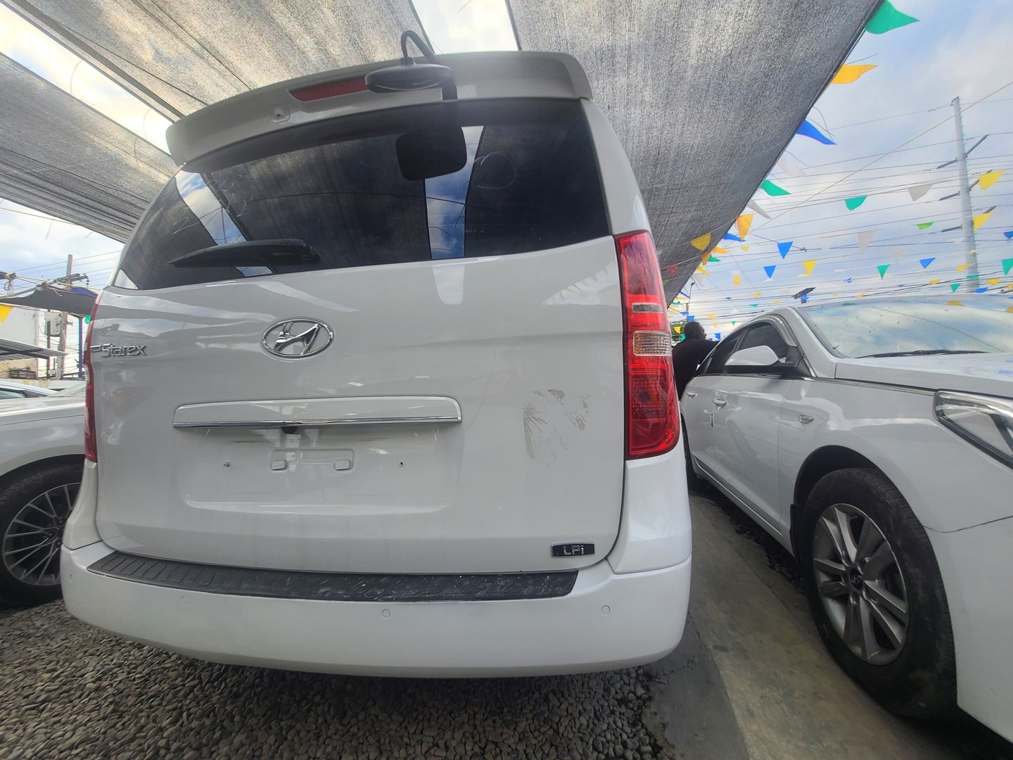 jeepetas y camionetas - HYUNDAI GRAND STAREX 2020 BLANCA 4