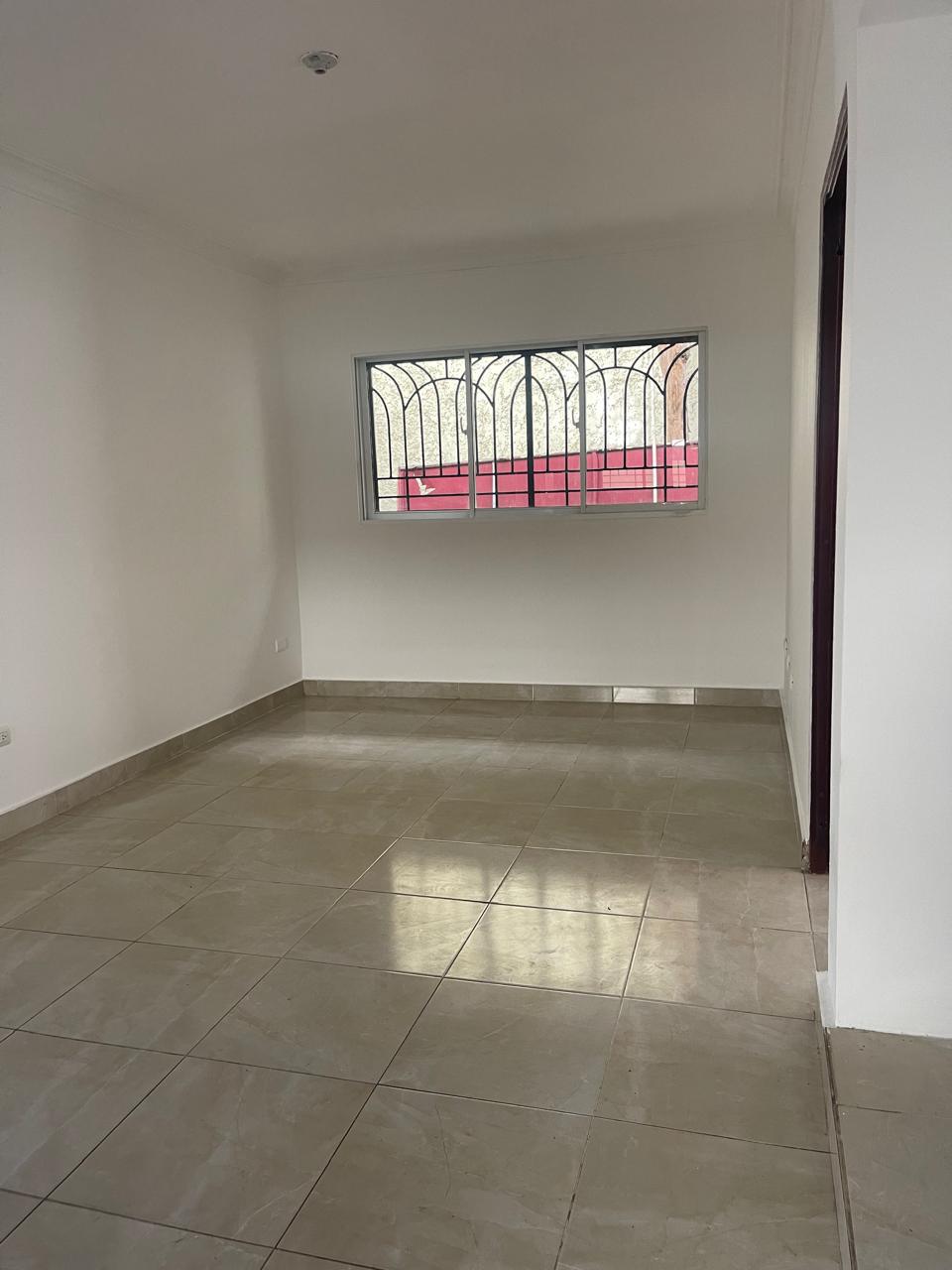 casas - Hermosa casa de 2 niveles en venta en el residencial Ureña, prolongación 27 6