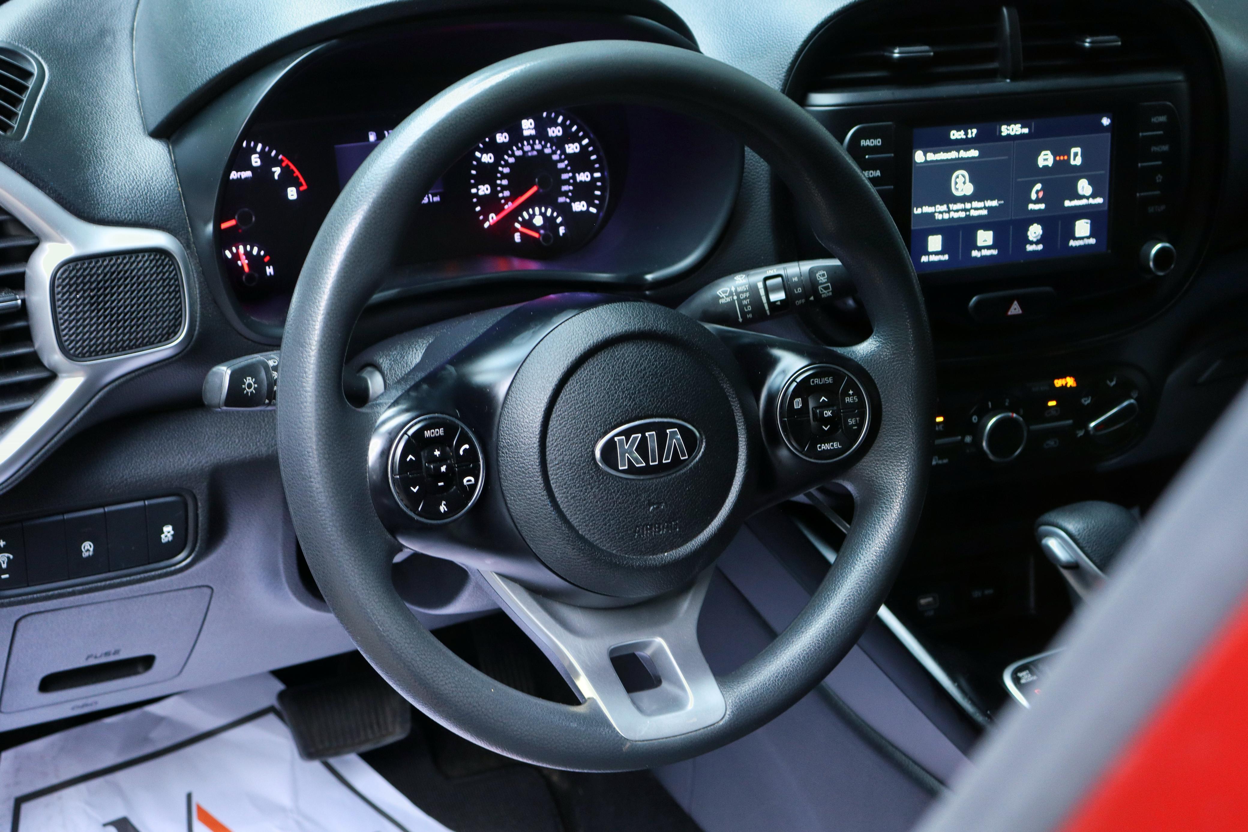 jeepetas y camionetas - Kia soul LX 2020 excelente condiciones  8