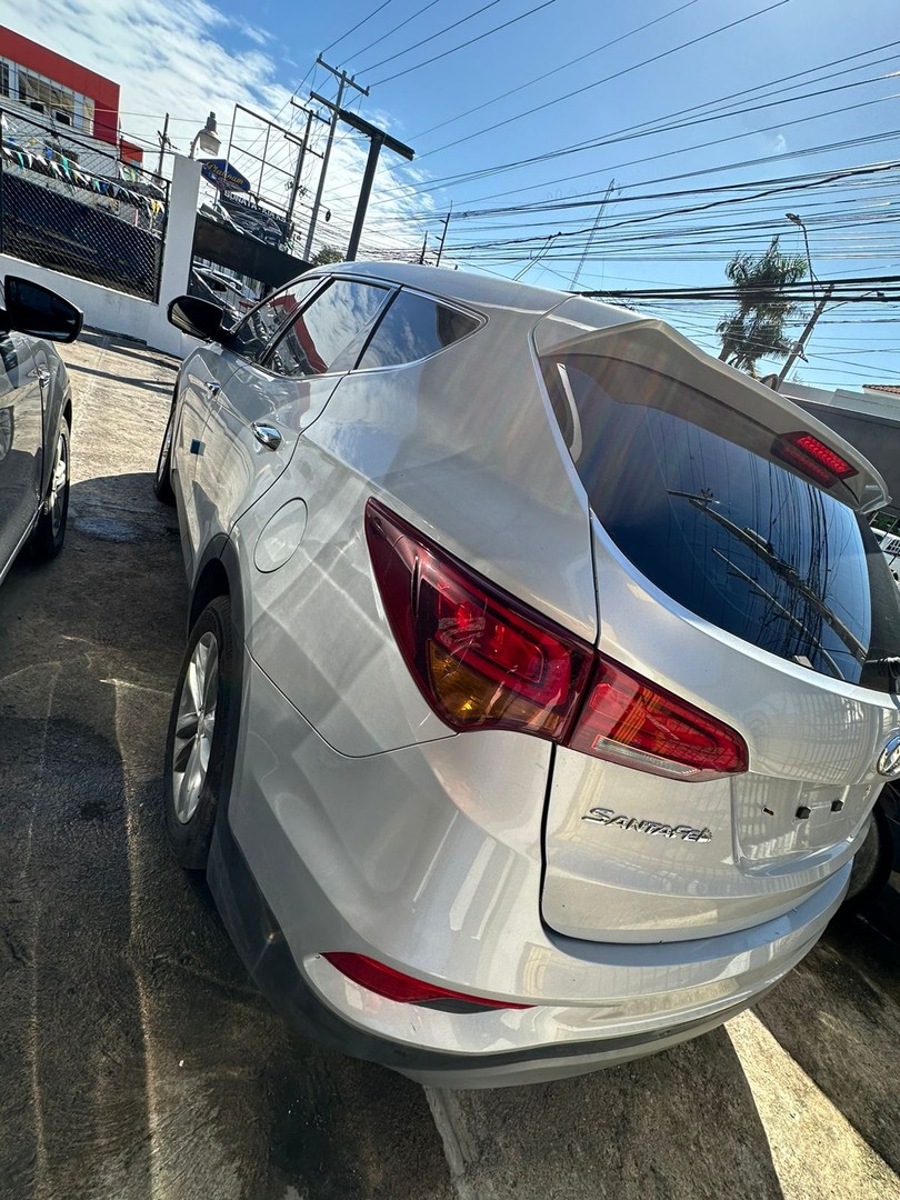 jeepetas y camionetas - HYUNDAI SANTA FE 2018 GRIS 4