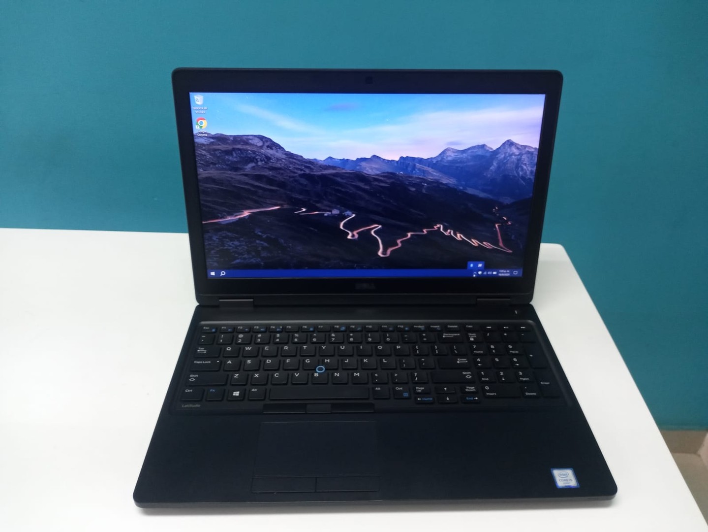 computadoras y laptops - Laptop, Dell Latitude 5580 / 6th Gen, Intel Core i5 / 8GB DDR4 / 128GB SSD