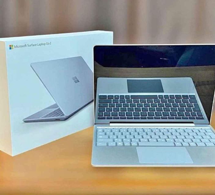 computadoras y laptops - Surface Go2, touch, Corei5 11th, 128GB SSD 8GB RAM