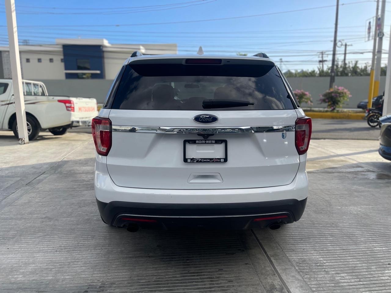 jeepetas y camionetas - Vendo Ford Explorer 4X2 2016 RD$995,000 9