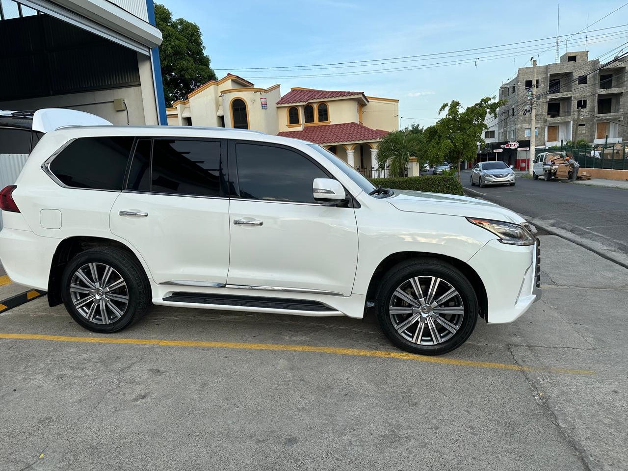 jeepetas y camionetas - lexus lx570 2018 1