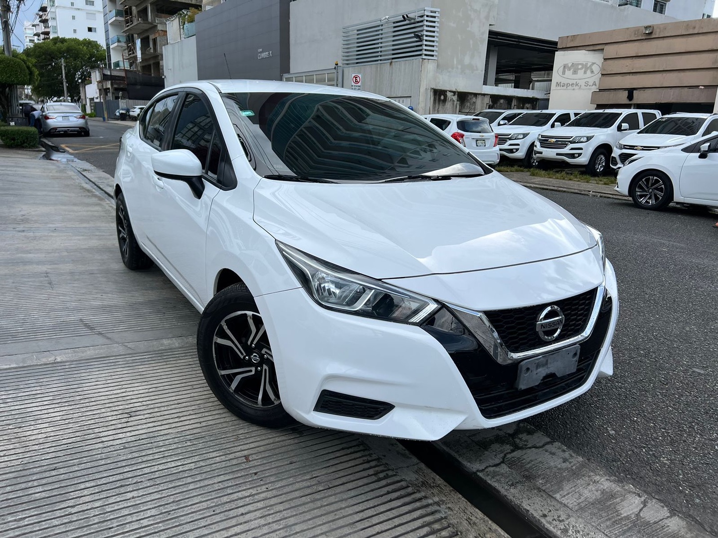 carros - NISSAN VERSA 2021 BLANCO 2