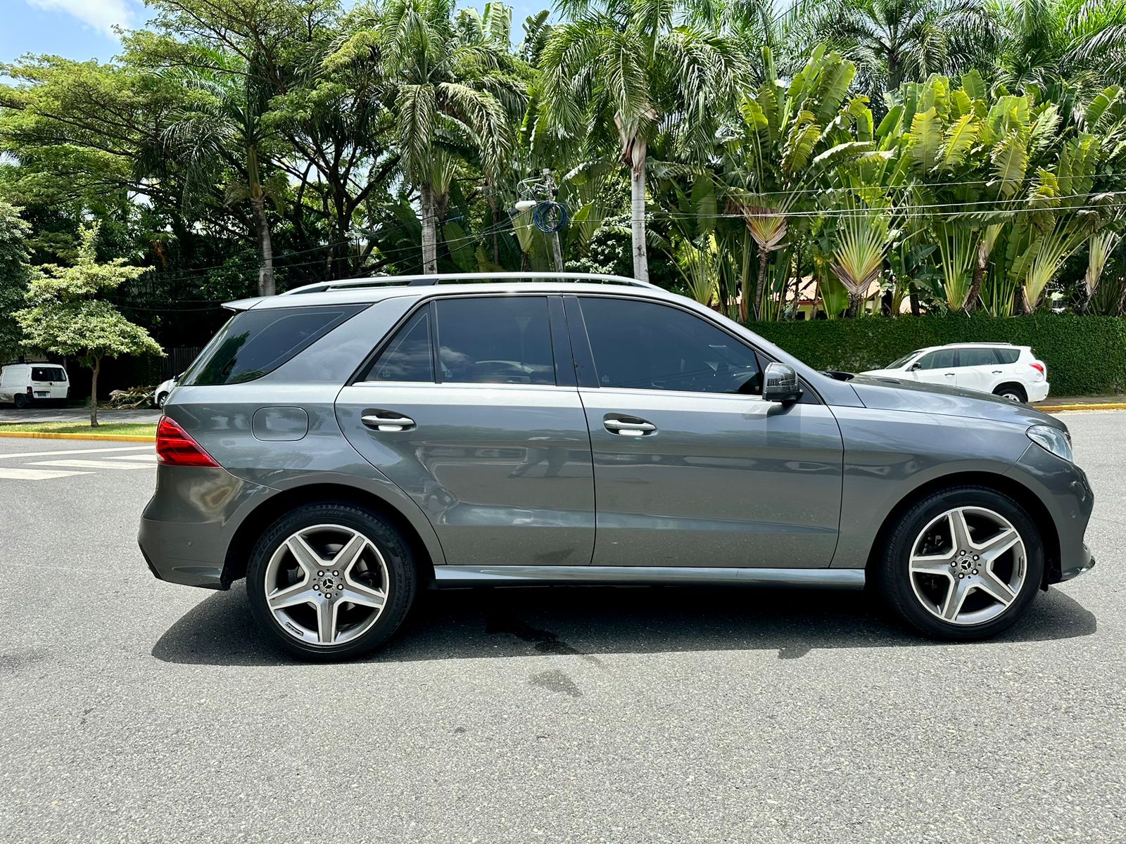 jeepetas y camionetas - Mercedes Benz GLE300 2019 impecable  4