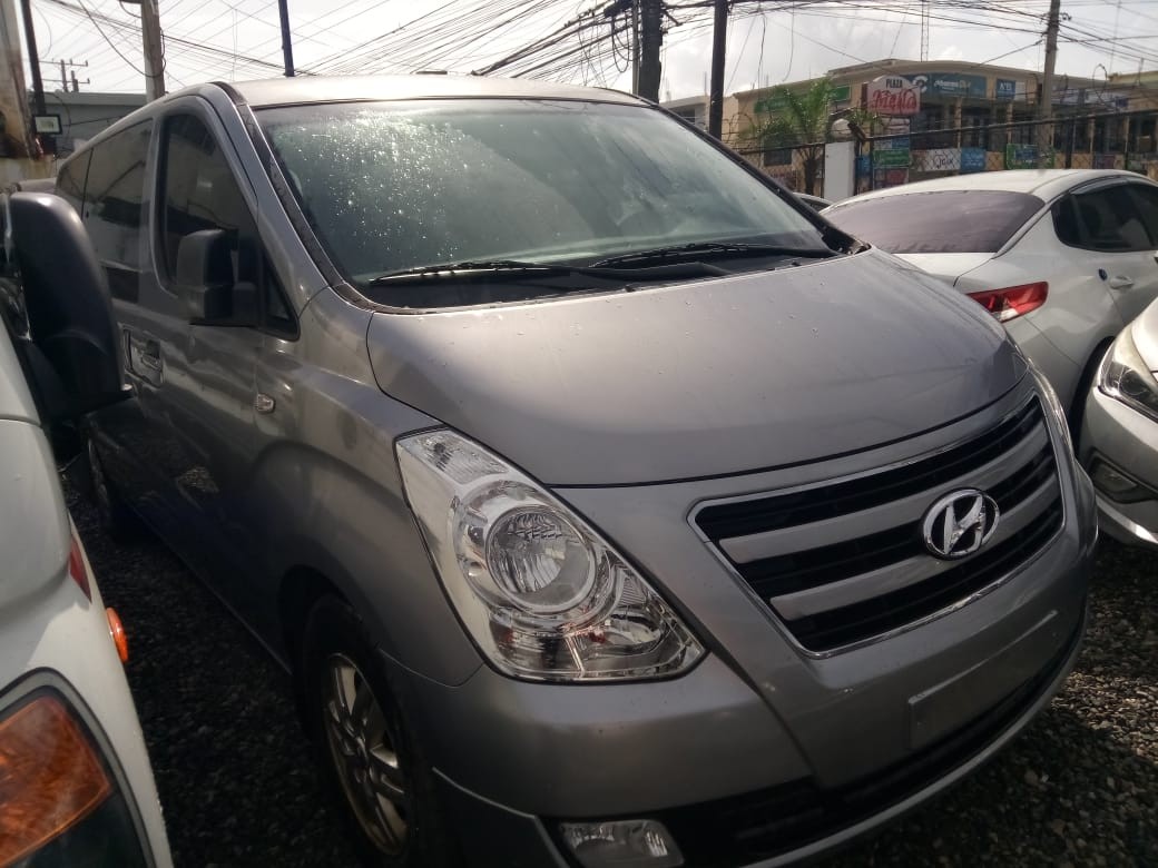 jeepetas y camionetas - HYUNDAI STAREX 2018 GRIS 1