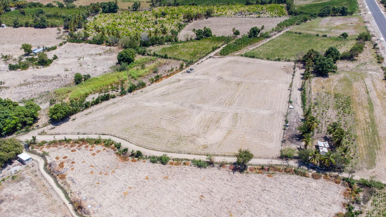 solares y terrenos - Vendo Terreno en Azua 