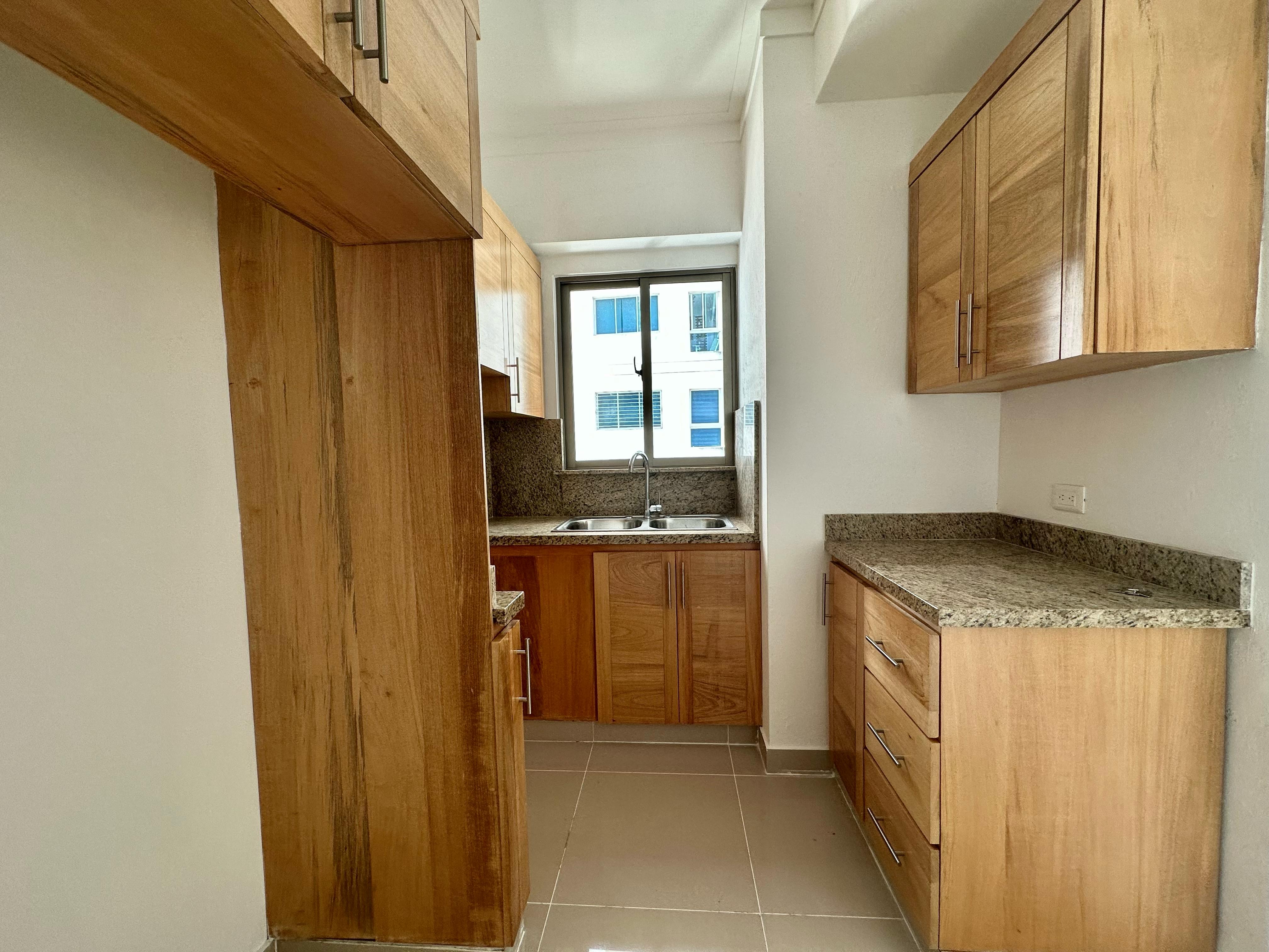 apartamentos - Alquiló Evaristo morales una hab 1.5 baños parqueo 5