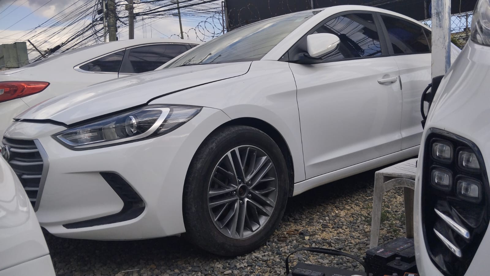 carros - HYUNDAI AVANTE 2017 BLANCO 2