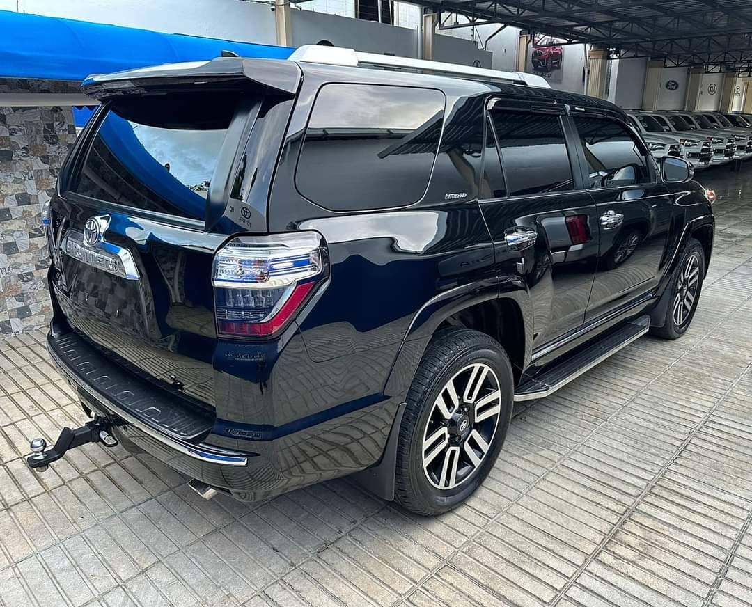 jeepetas y camionetas - 2017 Toyota 4Runner limited 4x4 Clean Carfax. 3