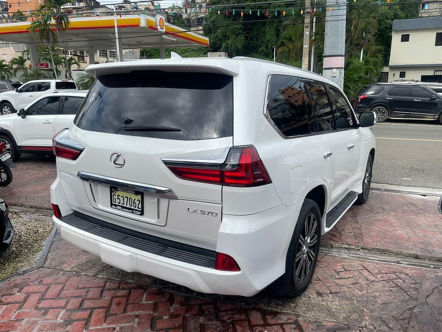 jeepetas y camionetas - Lexus LX 570 2018 3