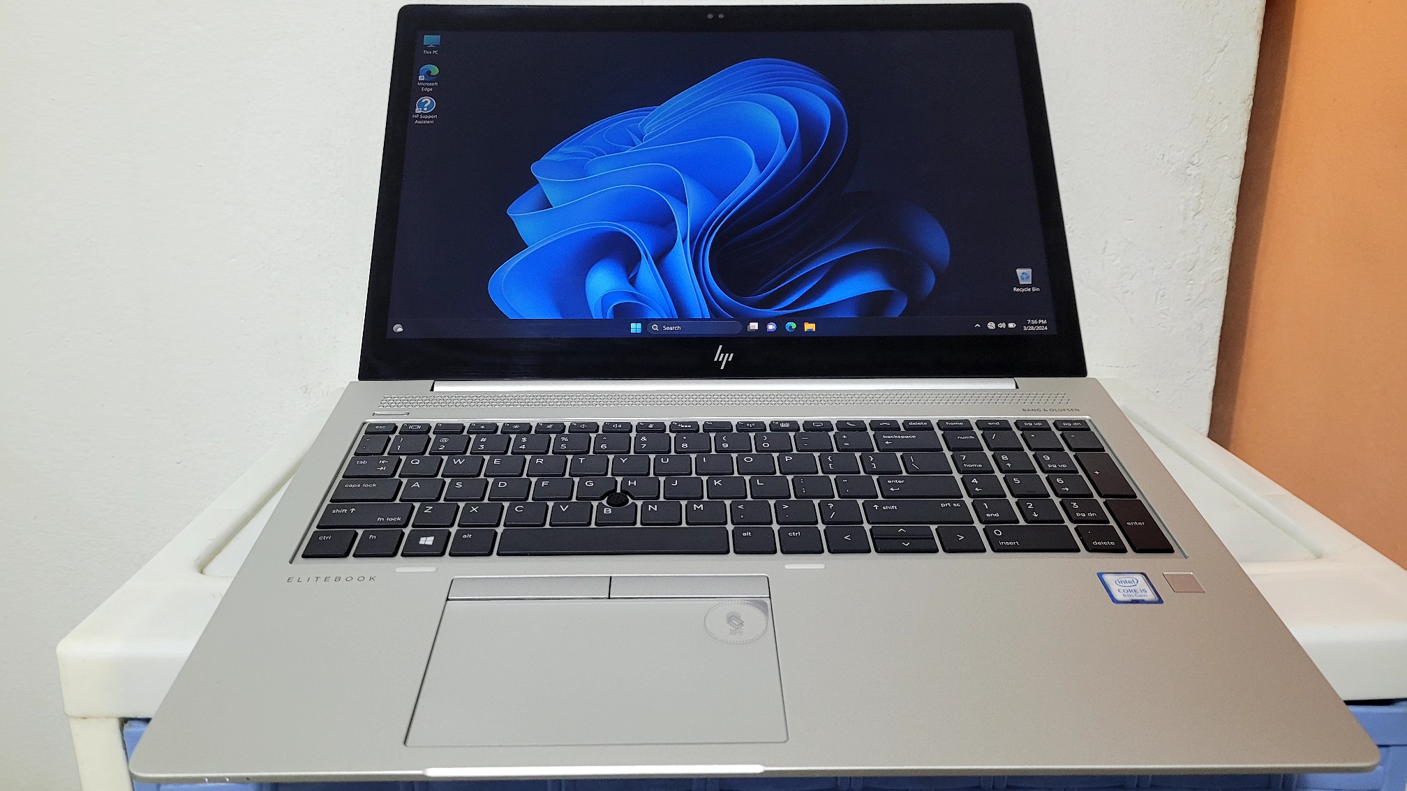 computadoras y laptops - Laptop hp envy 17 Pulg Core i5 8va Gen Ram 16gb Disco 256gb ssd Video 8gb