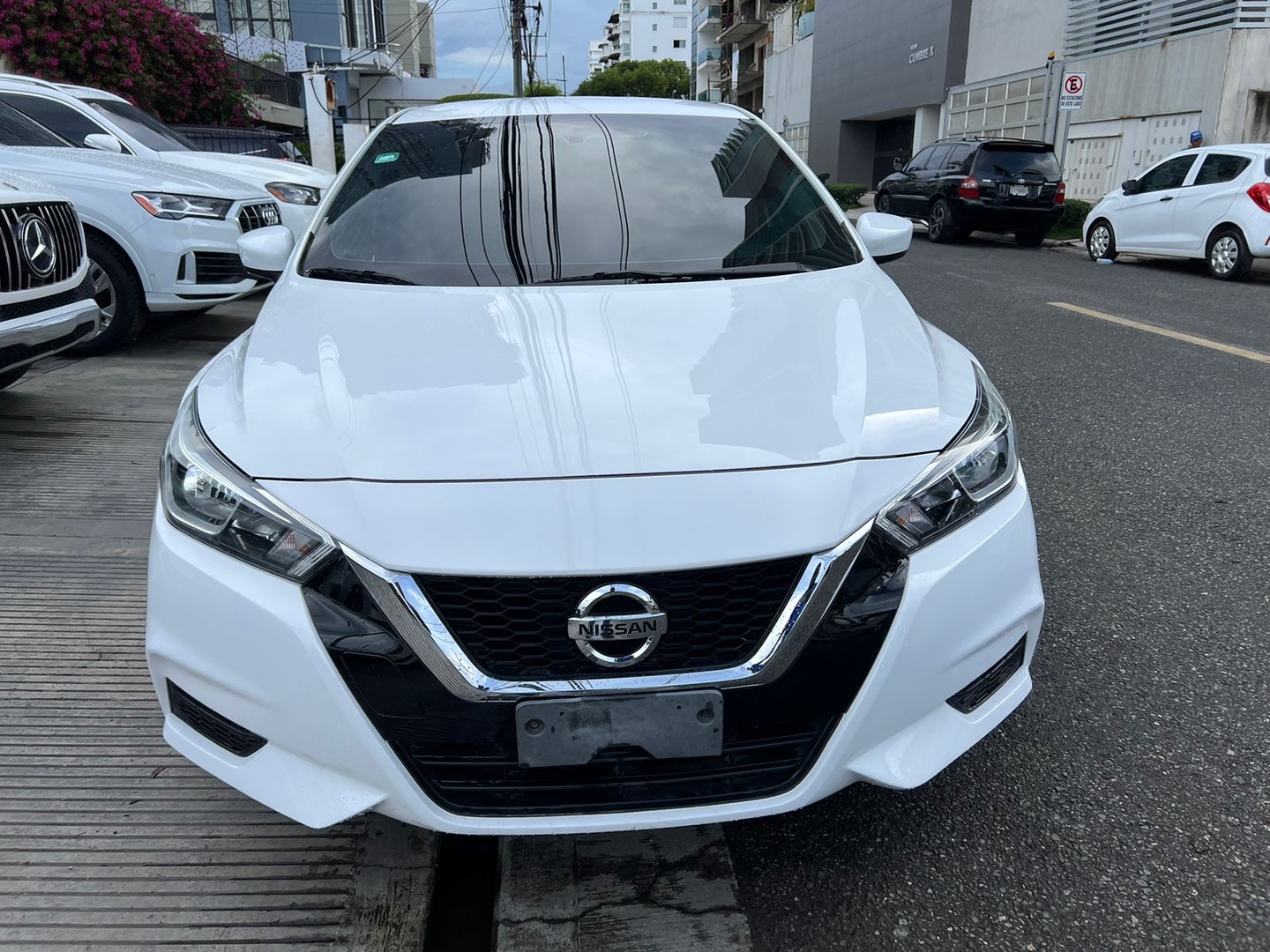 carros - NISSAN VERSA 2021 BLANCO 4