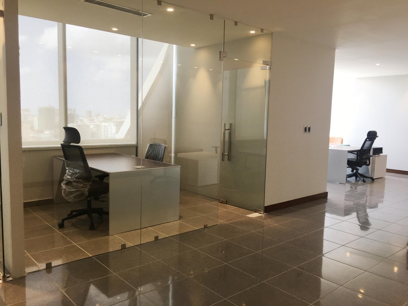 oficinas y locales comerciales - Oficina de 125 m2 Amueblado en Alquiler 4