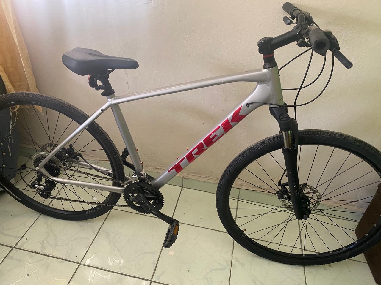 bicicletas y accesorios - BICICLETA URBANA TREK DUAL SPORT 1 GEN 4 PLATA $21,500 negociable 