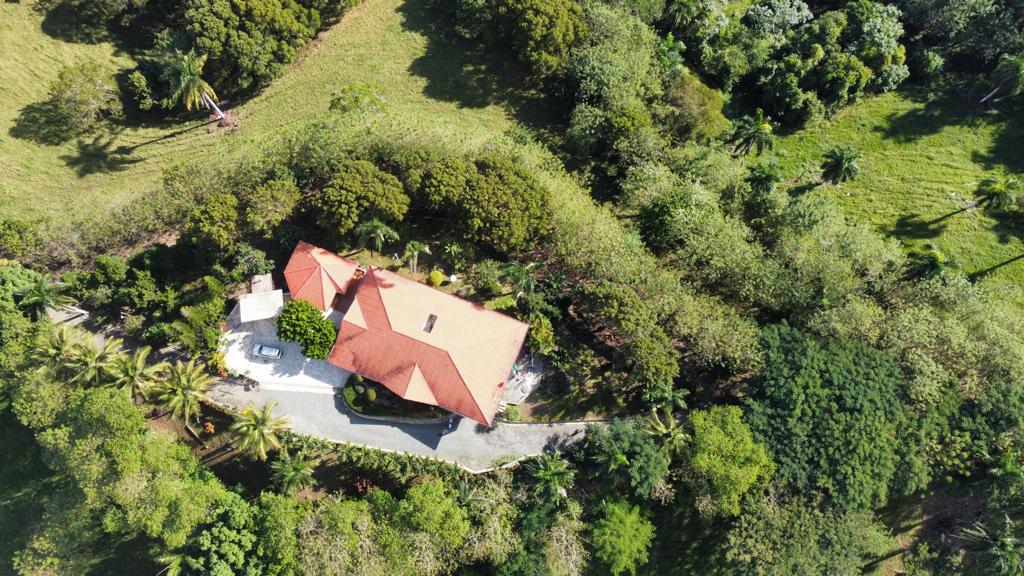 casas vacacionales y villas - Vendo finca en monte plata con casa de veraneo excelente para ganado y siembra 6