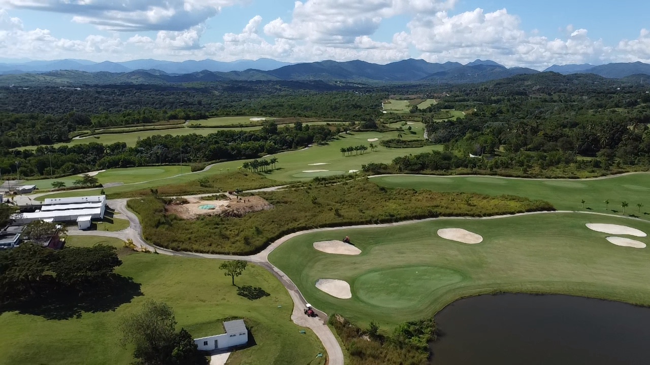 solares y terrenos - Impresionante Solar de 3,000 Metros con vista al campo de golf.