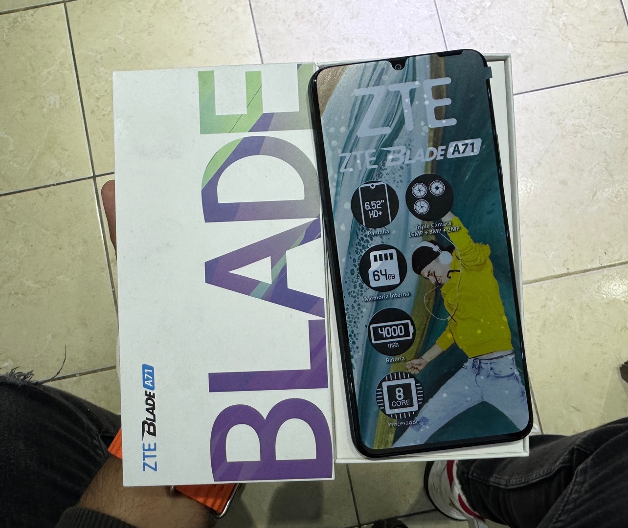 celulares y tabletas - ZTE BLADE A71 64GB Nuevo, Desbloqueado, Garantía, RD$ 5,800 NEG 0