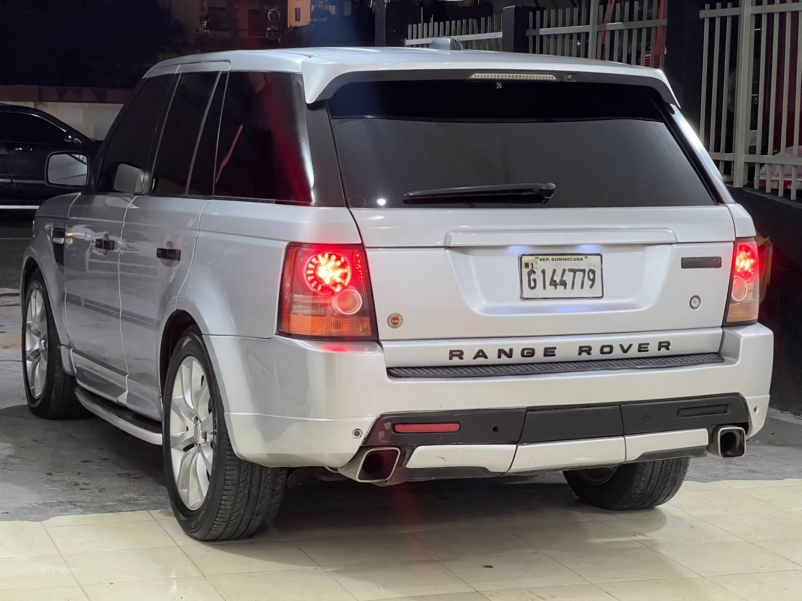 jeepetas y camionetas - RANGE ROVER SPORT AÑO 2016 KIT 2012 4