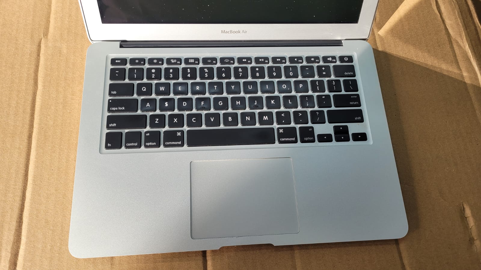 computadoras y laptops - Macbook Air 2015 core i5 4GB 128 SSD 13.3 PLG 1