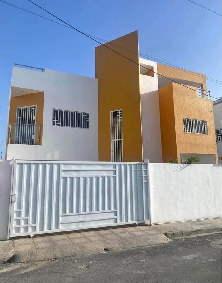 casas - CASA EN VENTA EN RESIDENCIAL CERRADO EN LA ROMANA. 8