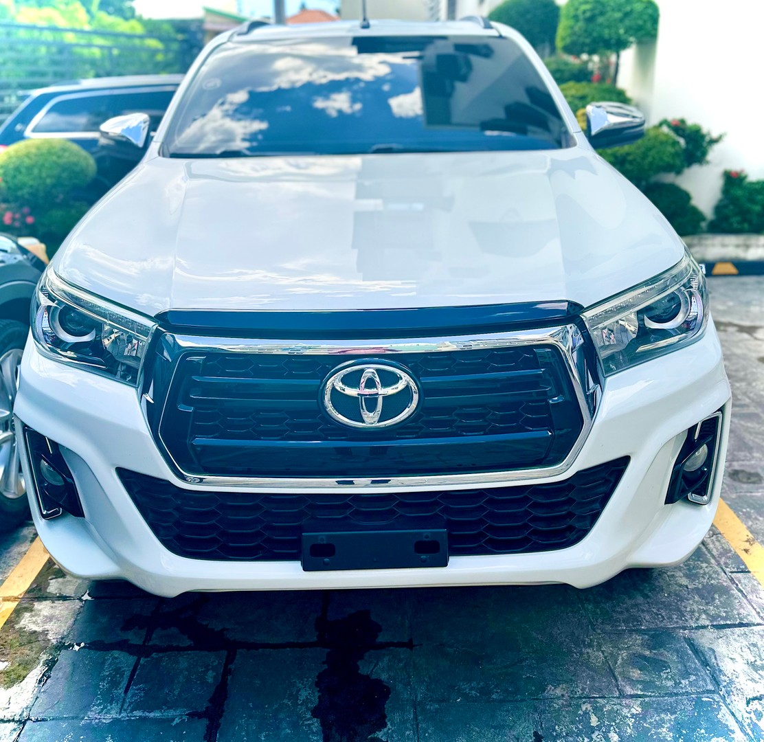 jeepetas y camionetas - Se vende Toyota Hilux SRV 2018 Full.