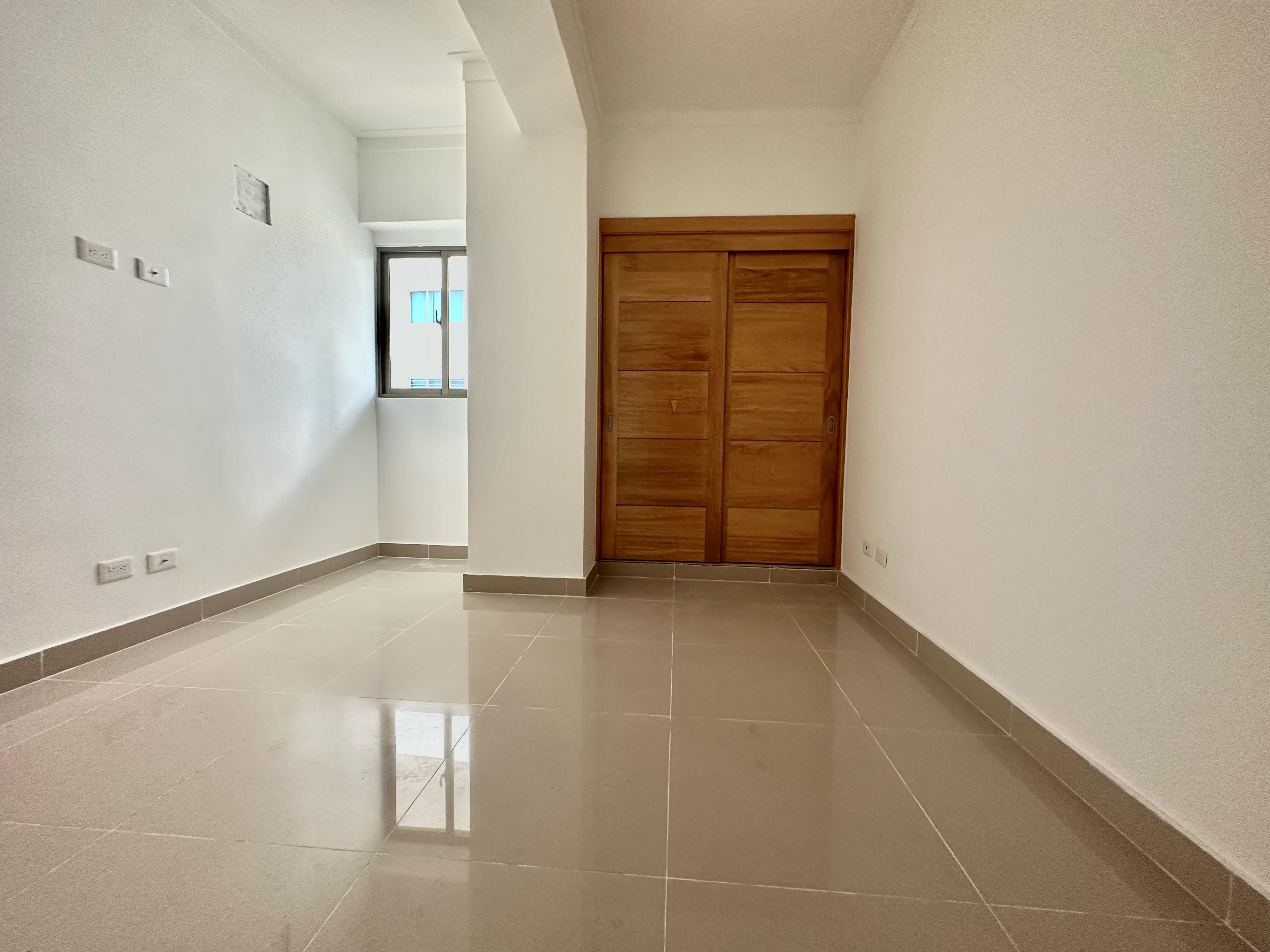 apartamentos - Alquiló Evaristo morales una hab 1.5 baños parqueo 8