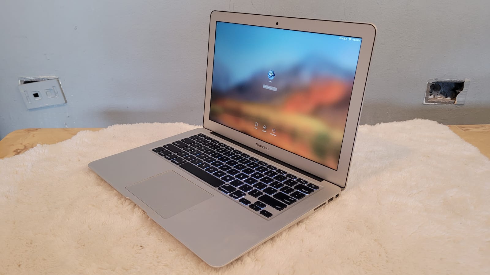 computadoras y laptops - Macbook Air 2015 core i5 4GB 128 SSD 13.3 PLG 2